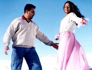 Kamal Haasan and Jyotika in Thenali